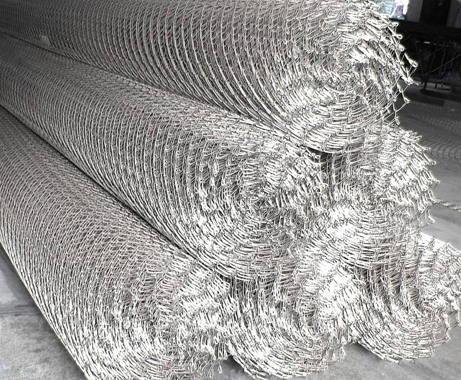 Poultry chain link fencing roll, 1.25 inch mesh, 16 gauge, 100 GSM