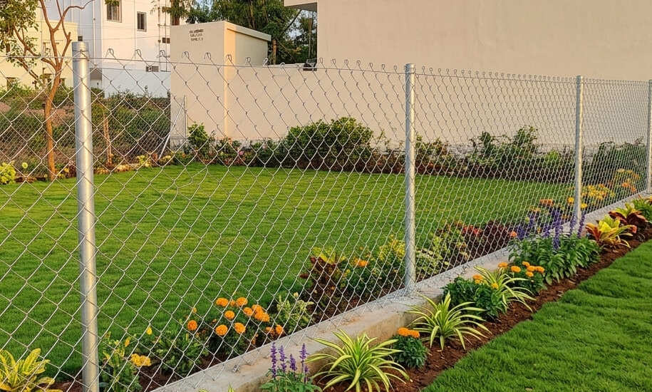 5 Feet Domestic Chain Link Fence with Galvanized Steel Posts for Residential Boundary and Property Security